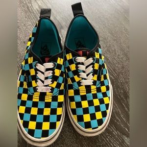 Used. In good condition. Just need to be cleaned